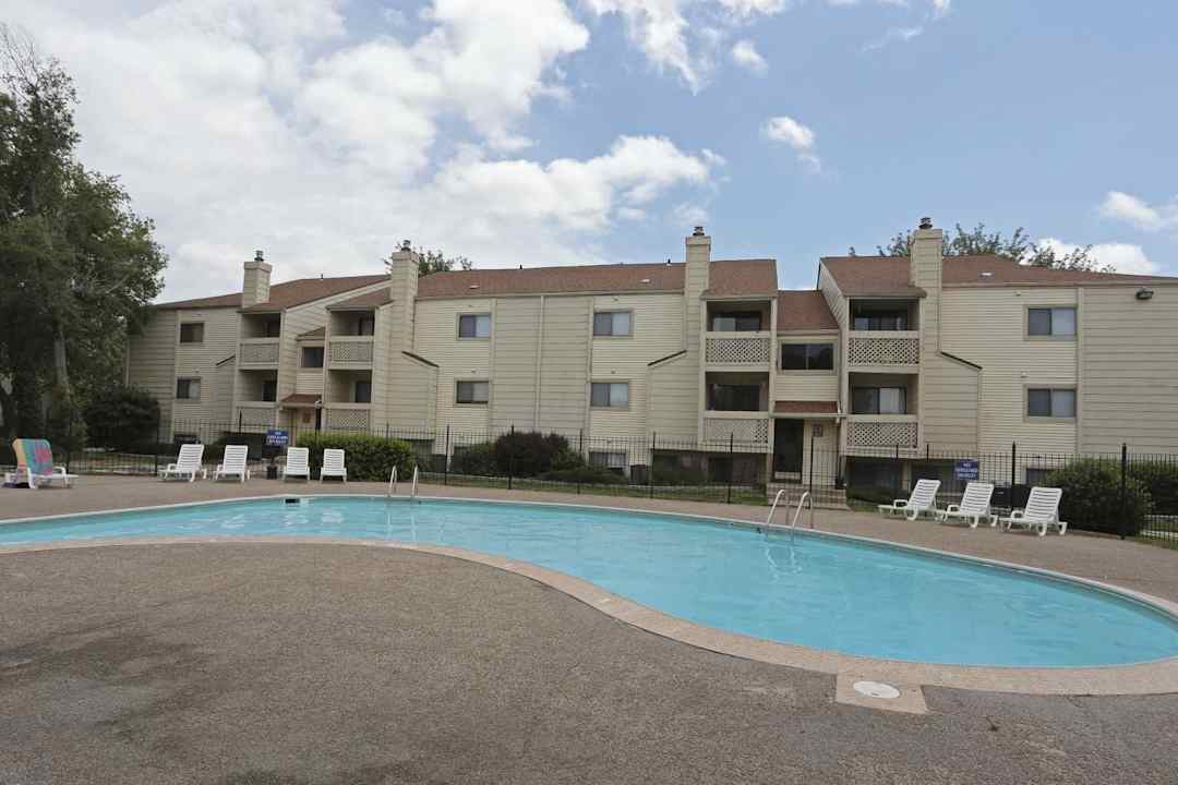 village park at cedarbrooke apartments wichita ks 67207