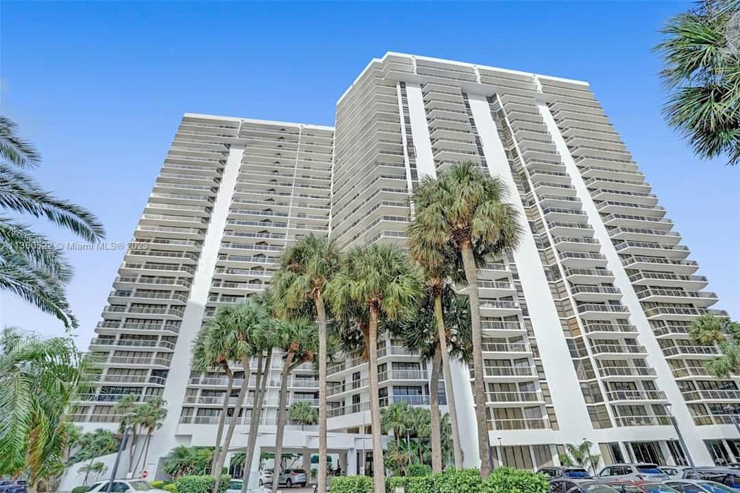 20281 E Country Club Dr #2407 Apartments - Aventura, FL 33180