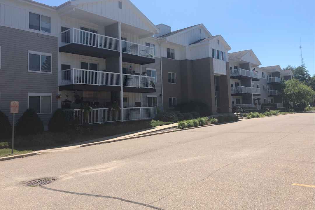 trails edge apartments faribault mn 55021