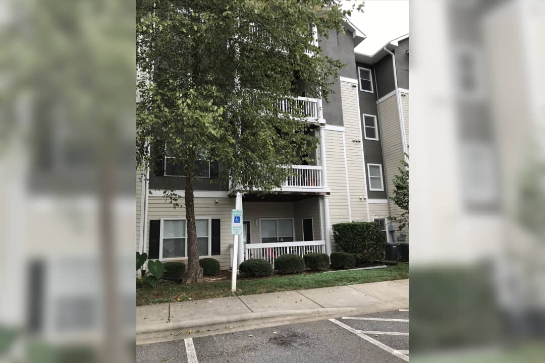 the legends apartments hickory