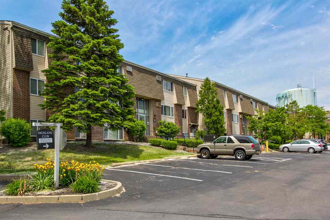 Highland Club Apartments - 20 Eastview Dr Watervliet Ny Apartments For Rent Rentcom