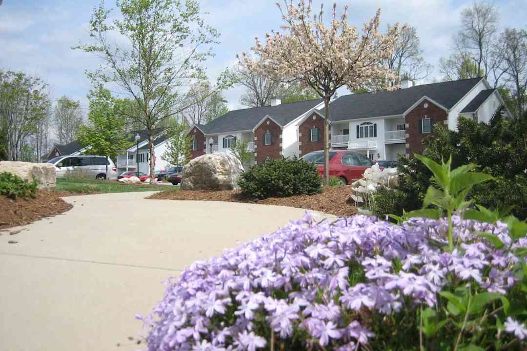 Forest Ridge - 900 S Basswood Cir Bloomington In Apartments For Rent Rentcom