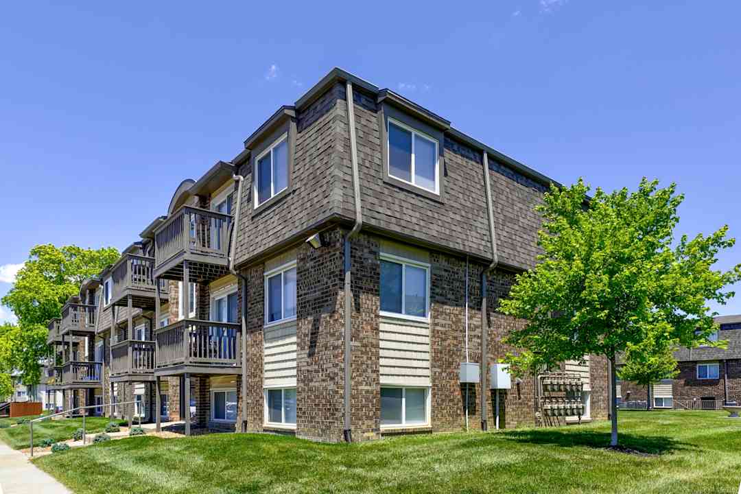 Westminster Apartments Townhomes 921 Parliament Pl Greenwood In Apartments For Rent Rent Com