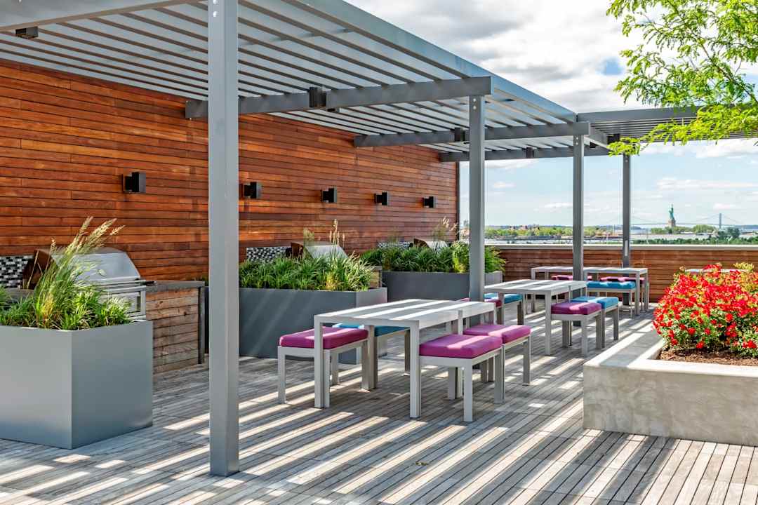 vantage jersey city leasing office