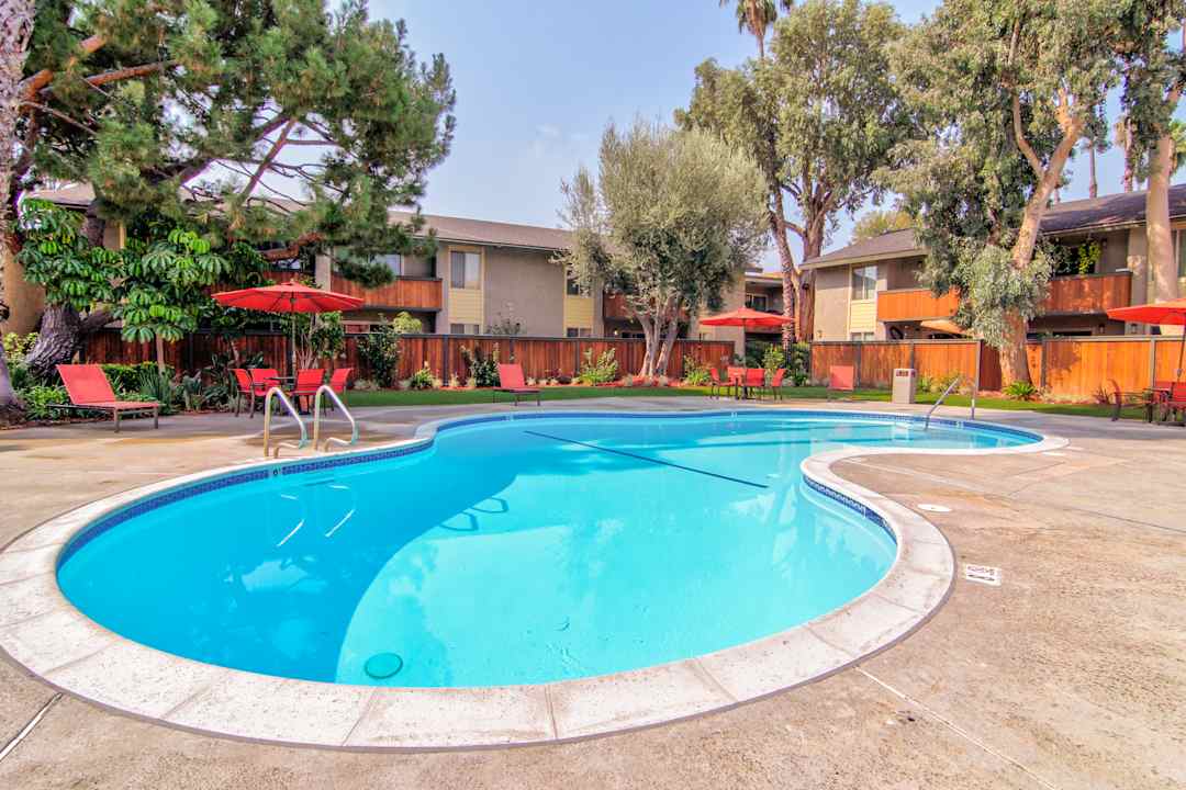 Americana Warner Center Apartments 6701 De Soto Ave Canoga Park Ca Apartments For Rent Rent Com