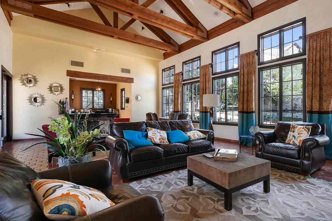 Barton Creek Villas 2716 Barton Creek Blvd Austin Tx Apartments For Rent Rent Com