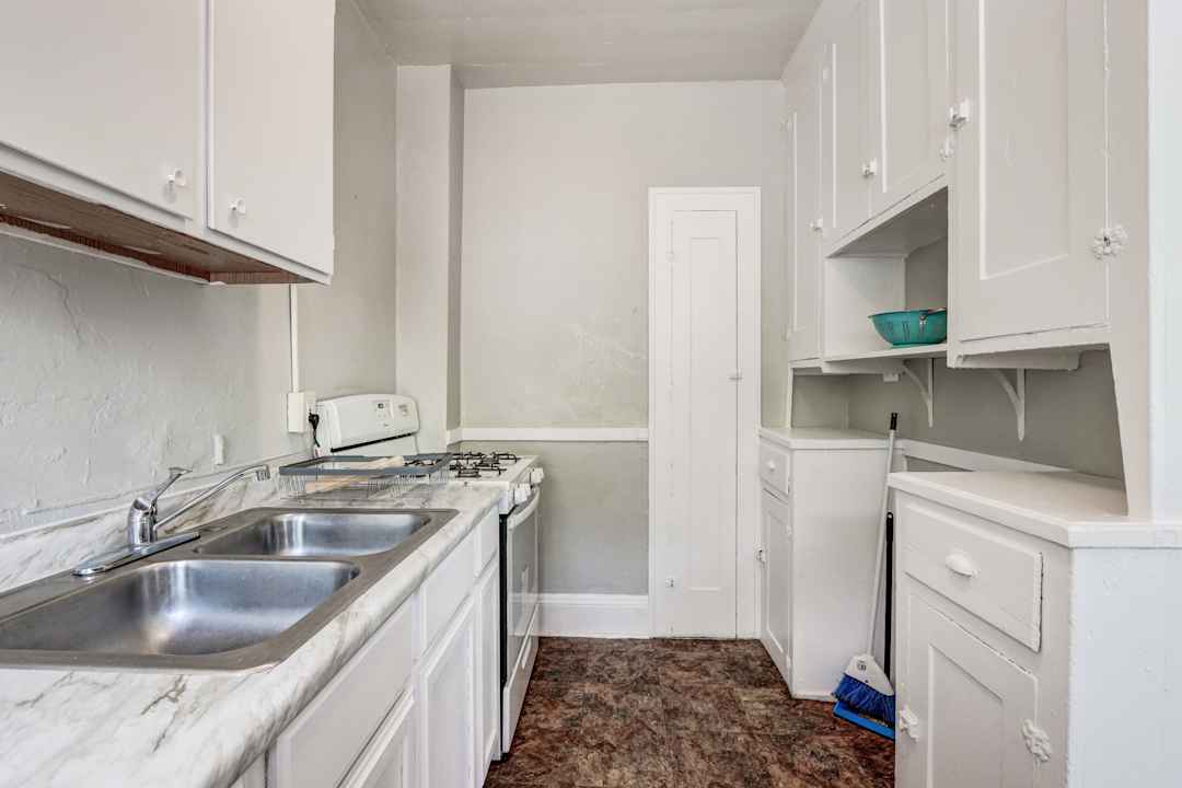 Alpha Apartment Management 2688 Mayfield Road Cleveland Oh Apartments For Rent Rent Com