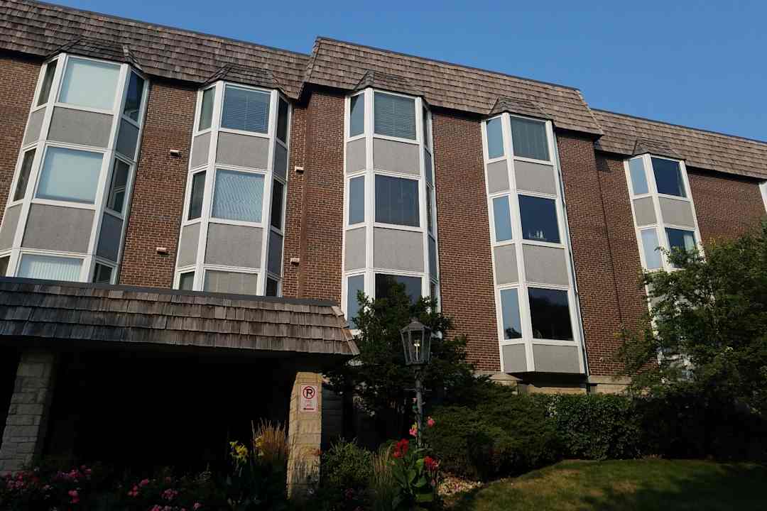 bristol court apartments park ridge il 60068