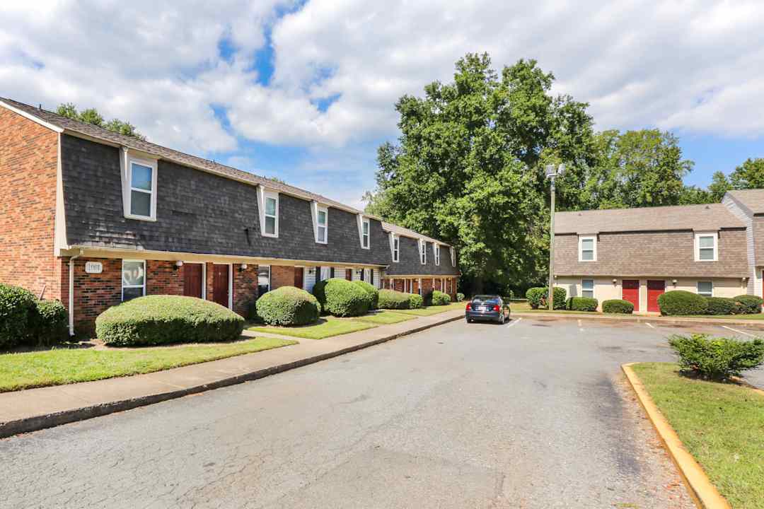Townhomes Of Ashbrook 1905 Eastway Dr Charlotte Nc Apartments For Rent Rent Com