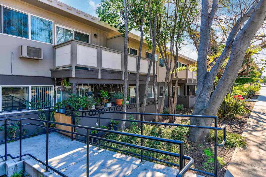 Twin Pines Manor Apartments - 1066 Sunnyvale Saratoga Rd Sunnyvale Ca Apartments For Rent Rentcom