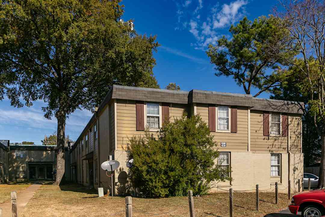 Grahamwood Place 4045 Summer Ave Memphis Tn Apartments For Rent Rent Com