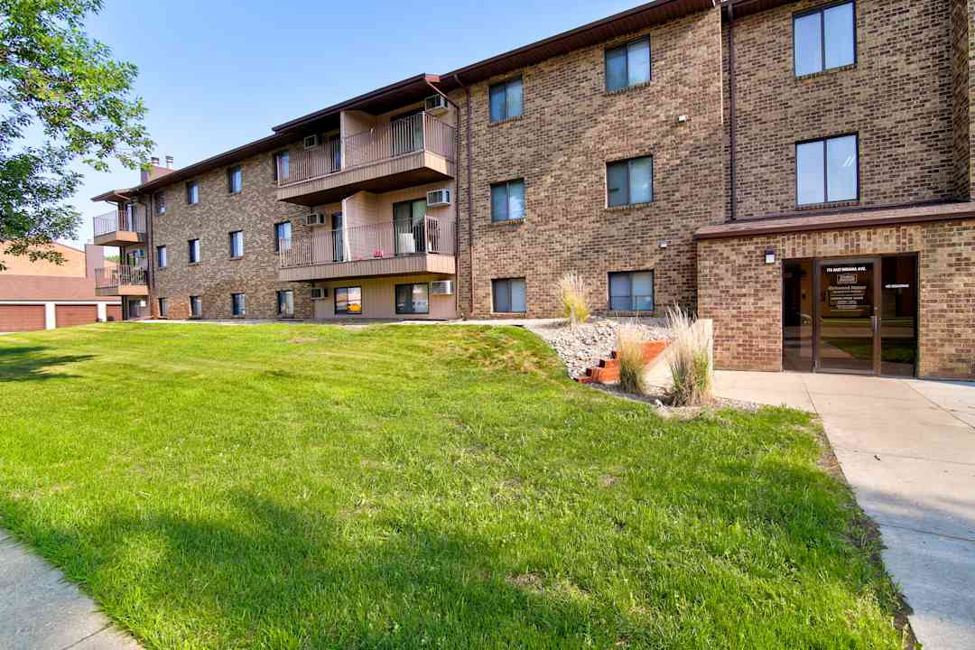 kirkwood manor apartments 140 e indiana ave bismarck nd apartments for rent rent com