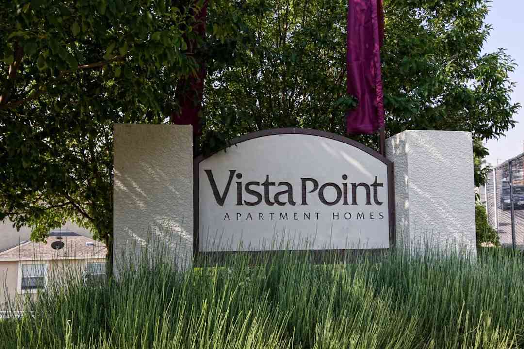 vista point apartments reno