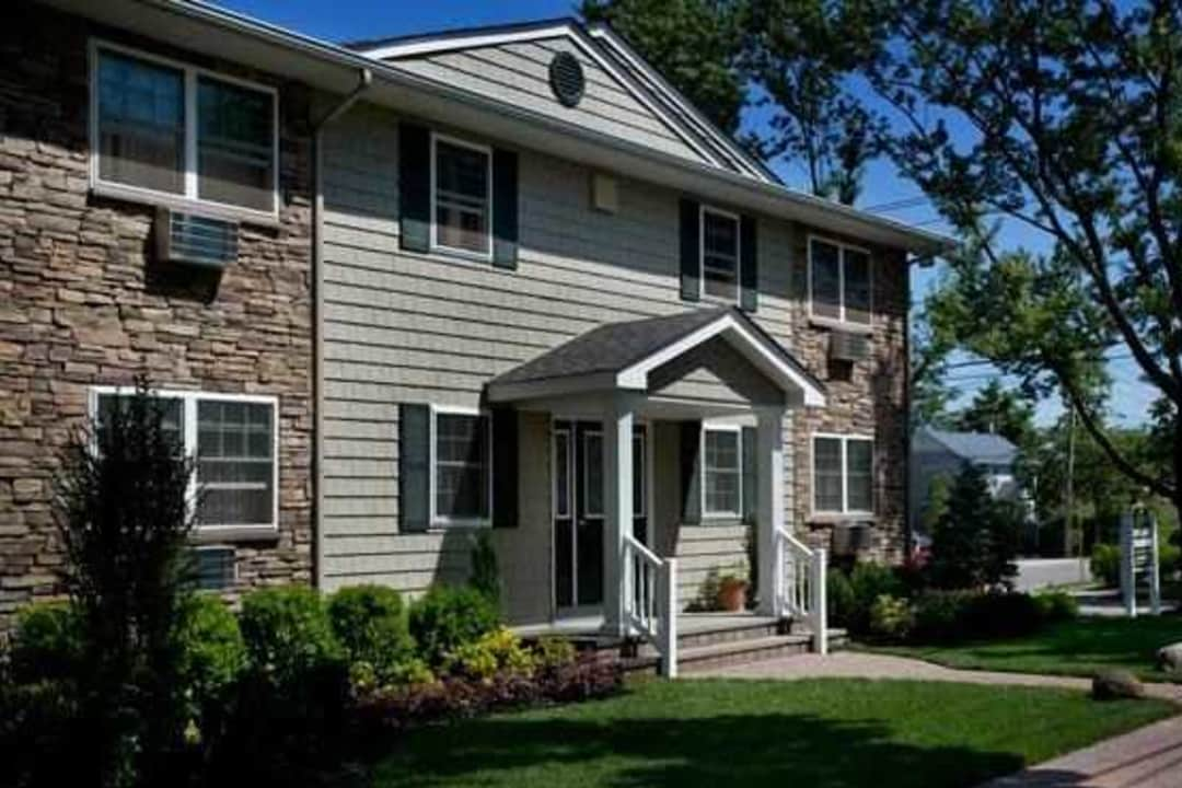 Fairfield Townhouses At Babylon Village - 39-59 Park Avenue | Babylon, NY  Apartments for Rent | Rent.