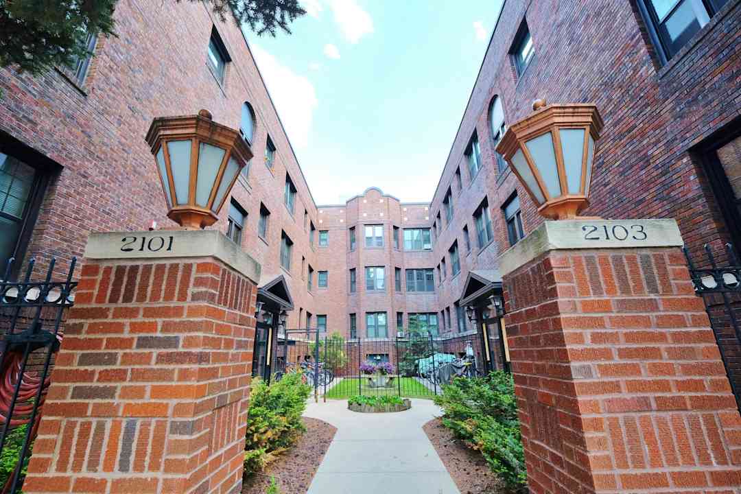 garfield court 2101 garfield ave minneapolis mn apartments for rent rent com