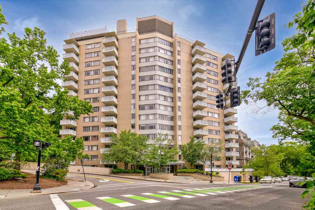 Barclay On Beacon 1530 Beacon St Brookline Ma Apartments For Rent Rent Com