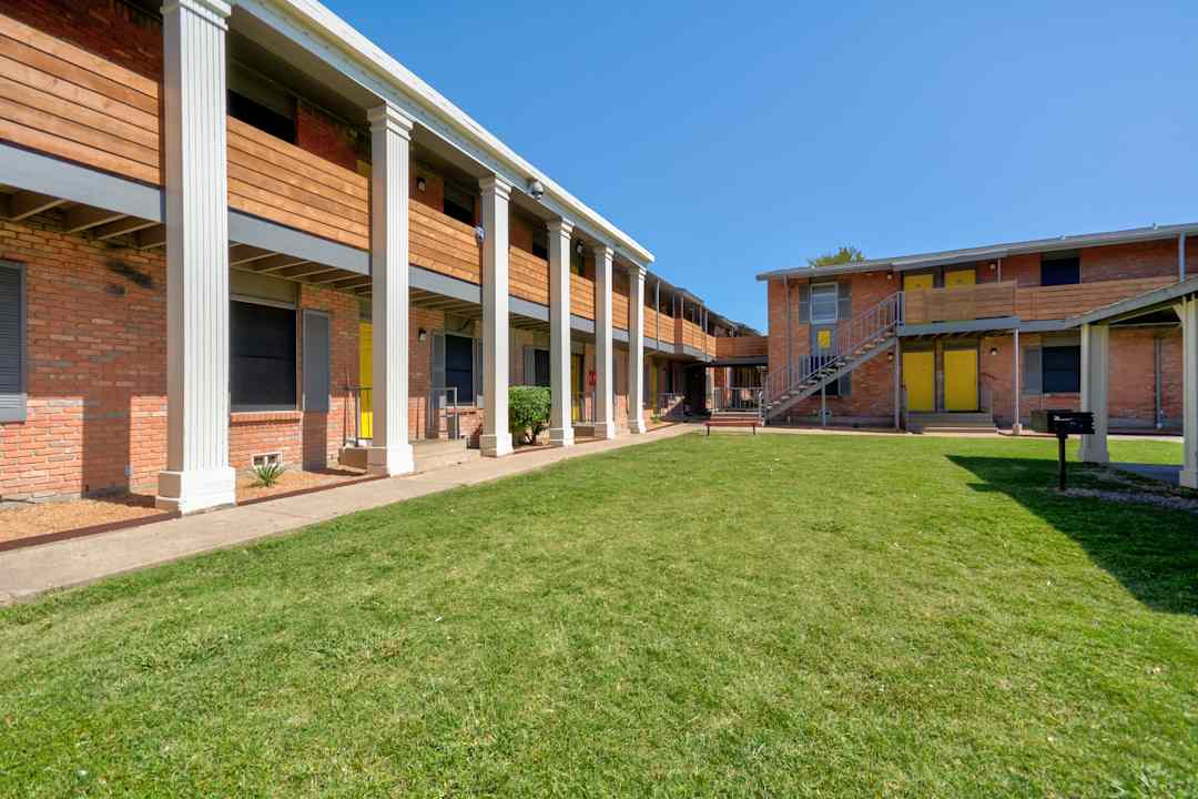 Del Sol On Royal Lane Apartments - Dallas Tx 75229