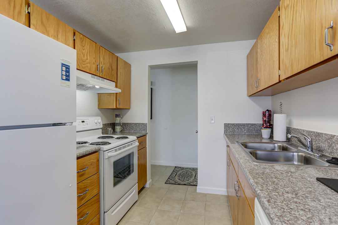 Sunnyside Park Apartments 12345 Se Fuller Rd Portland Or Apartments For Rent Rent Com