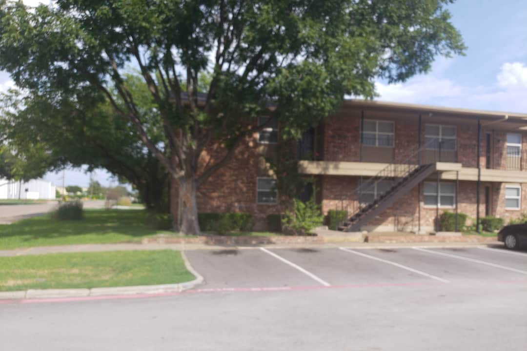 Country Club Apartments - Carrollton, TX 75006