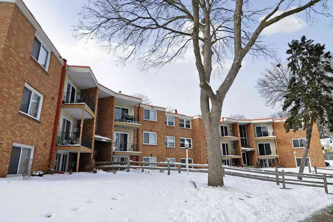 windsor court apartments robbinsdale mn 55422