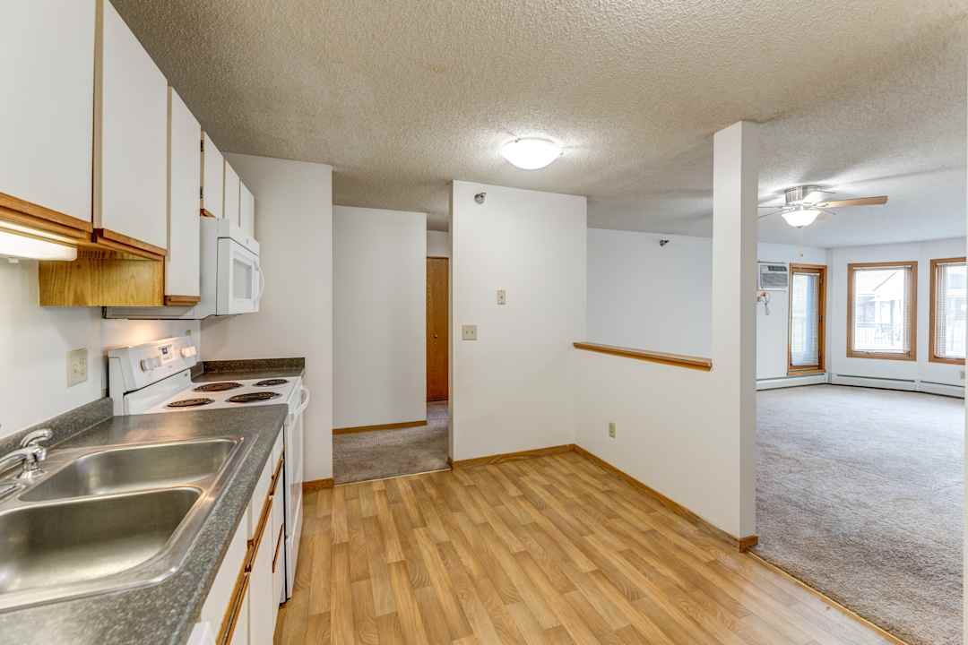Oaks Lincoln Apartments 5200 Lincoln Dr Edina Mn Apartments For Rent Rent Com