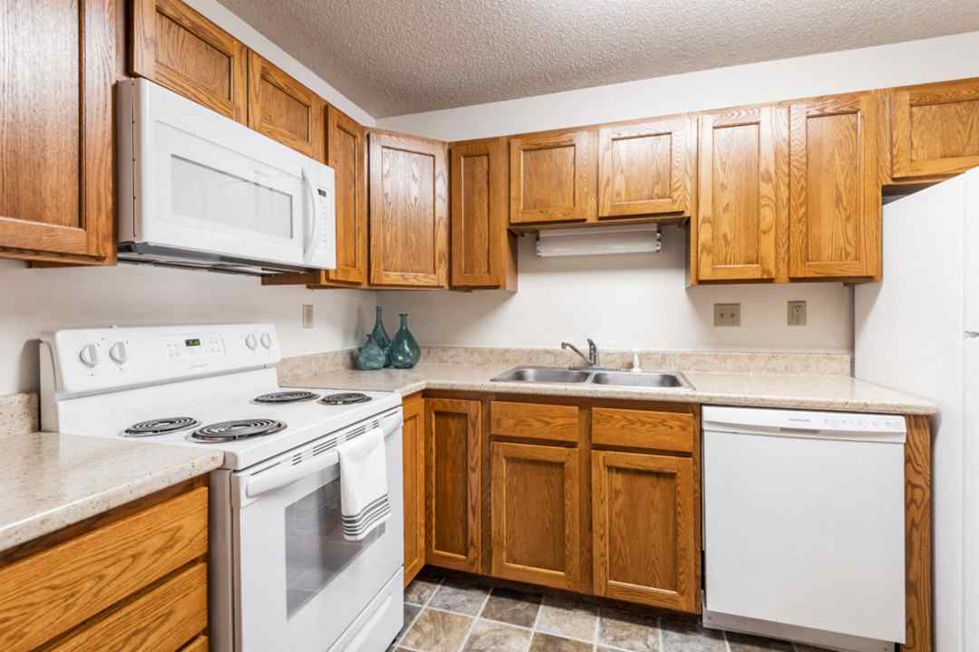 Woodridge Apartments 3255 Coachman Rd Eagan Mn Apartments For Rent Rent Com