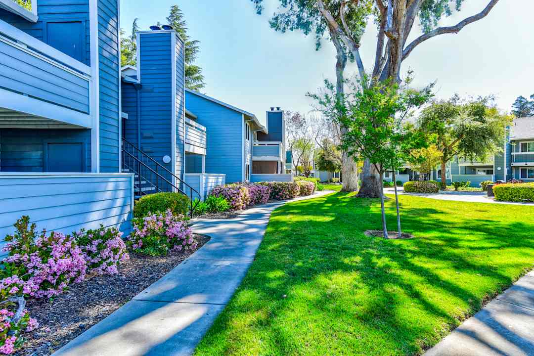 Cedar Glen Apartments 2275 S Bascom Ave Campbell Ca Apartments For Rent Rent Com