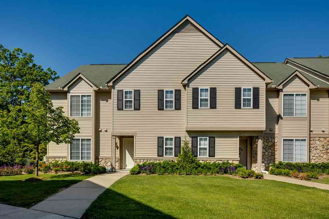 Auburn Gate 100 Lake Village Blvd Auburn Hills Mi Apartments For Rent Rent Com