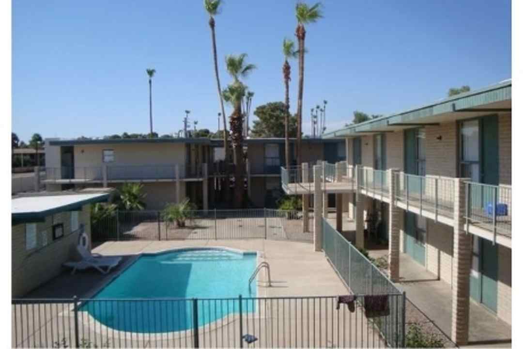 Rise On Thomas 2735 E Thomas Rd Phoenix Az Apartments For Rent Rent Com