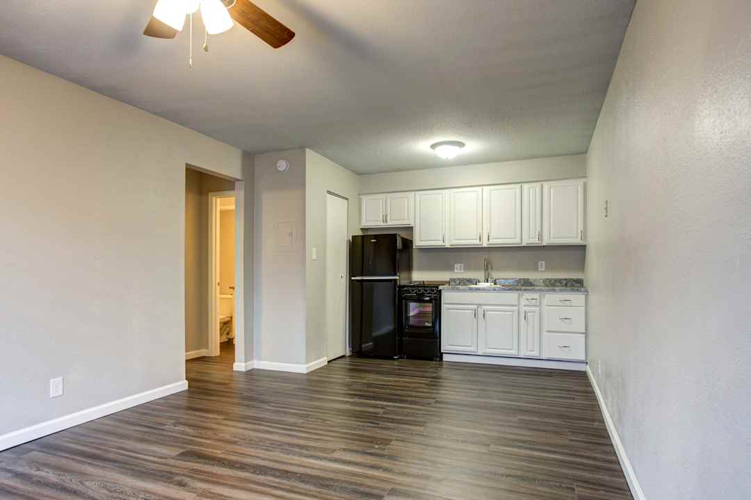 Woodgate Apartments 2120 S Ingram Mill Rd Springfield Mo Apartments For Rent Rent Com