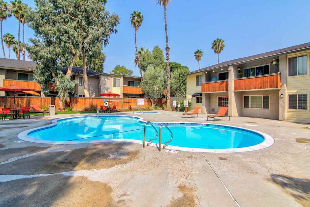 Americana Warner Center Apartments 6701 De Soto Ave Canoga Park Ca Apartments For Rent Rent Com