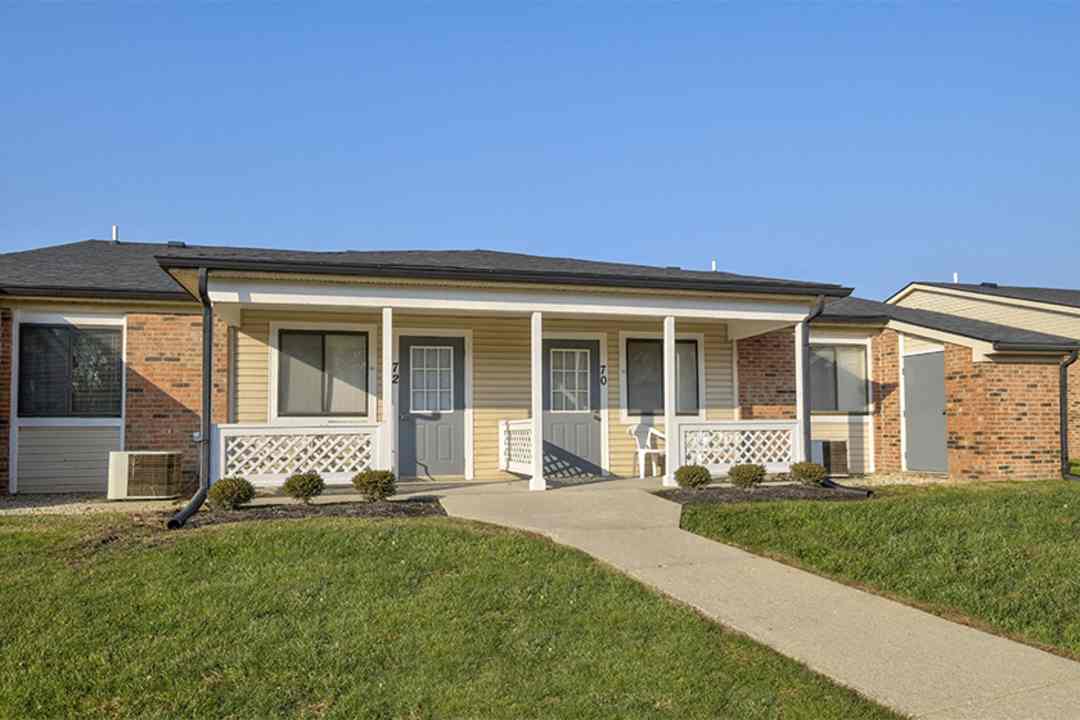 mann village apartments indianapolis in 46221