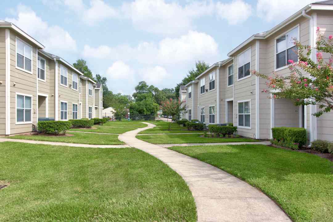 park village apartments conroe