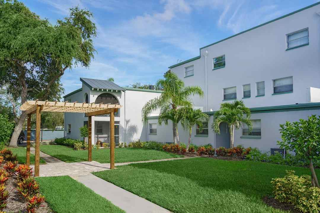 garden courtyard apartments st pete