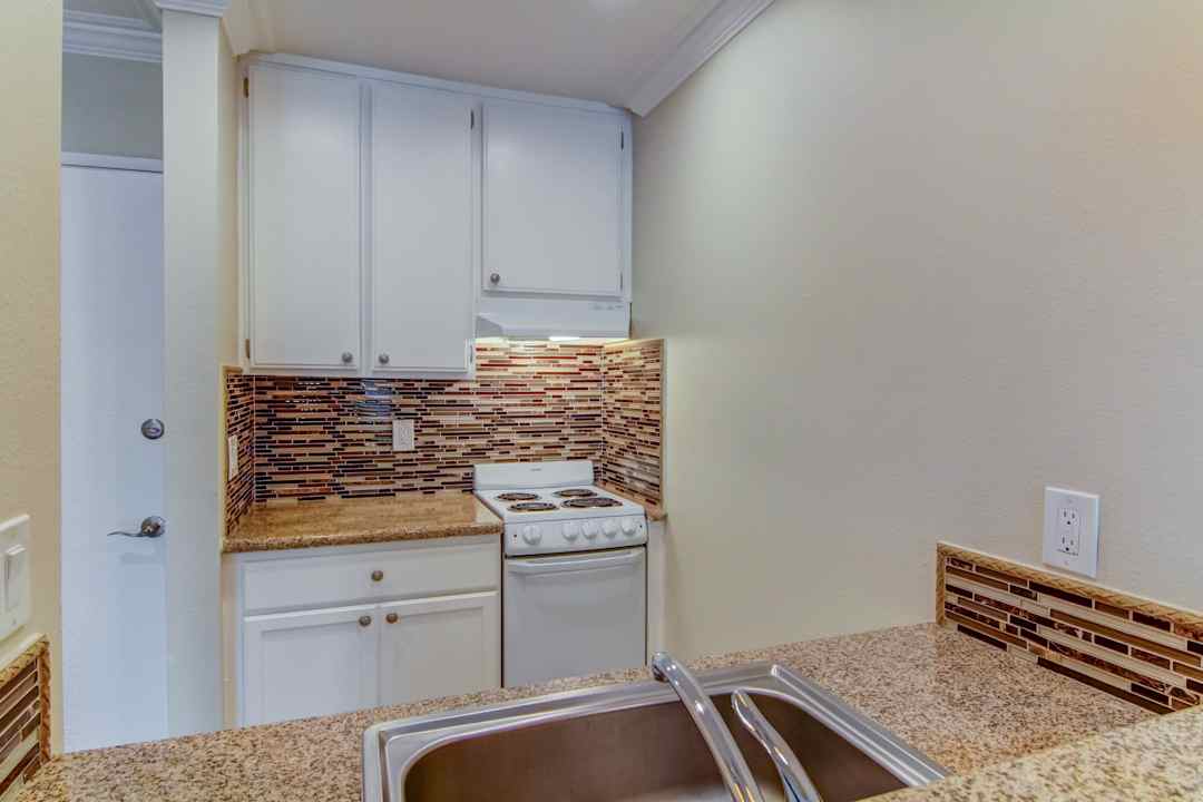 Americana Warner Center Apartments 6701 De Soto Ave Canoga Park Ca Apartments For Rent Rent Com