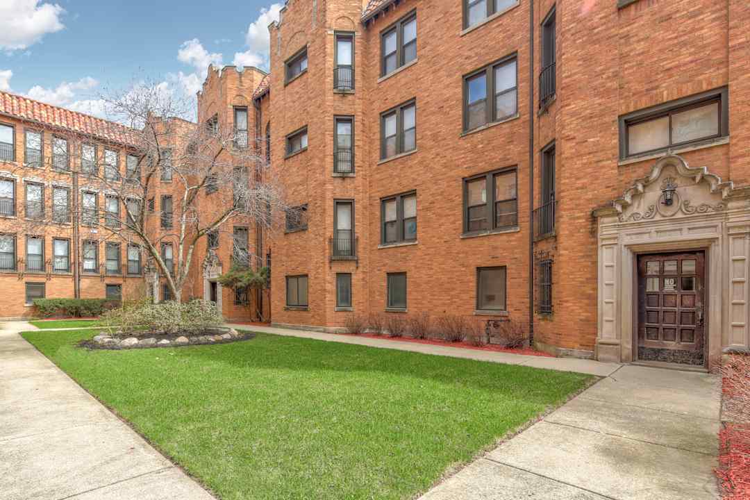 Farwell Apartments 1636 W Farwell Ave Chicago, IL Apartments for