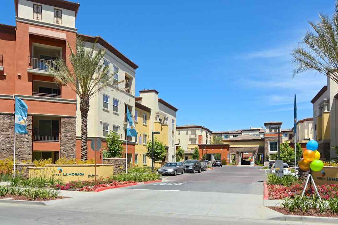 La Moraga Apartments 5822 Charlotte Dr San Jose Ca Apartments For Rent Rent Com