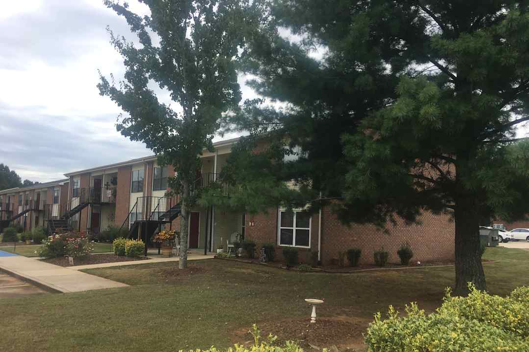 fox ridge apartments russellville al 35654