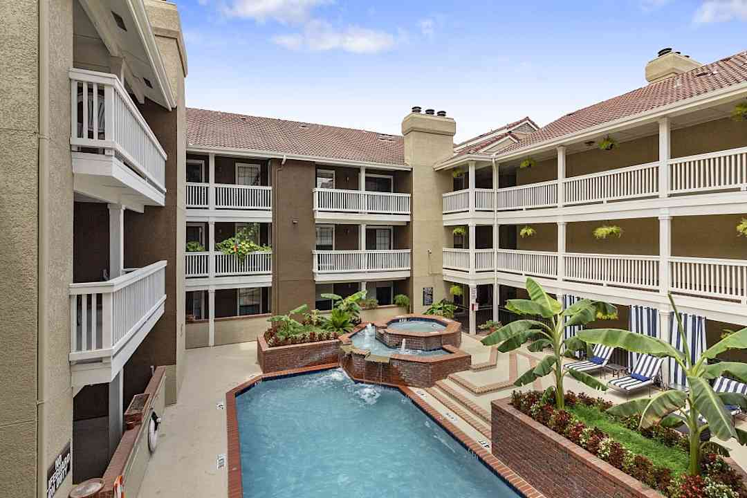lincoln court apartments dallas tx 75219