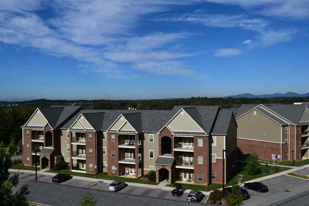 The Enclave Of Hardin Valley 2100 Greenland Way Knoxville Tn Apartments For Rent Rent Com