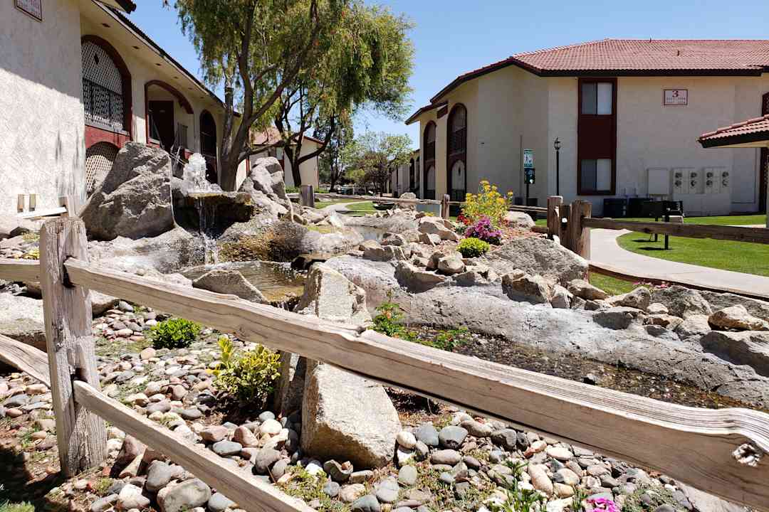 Desert Lakes Apartments - Phoenix Az 85051