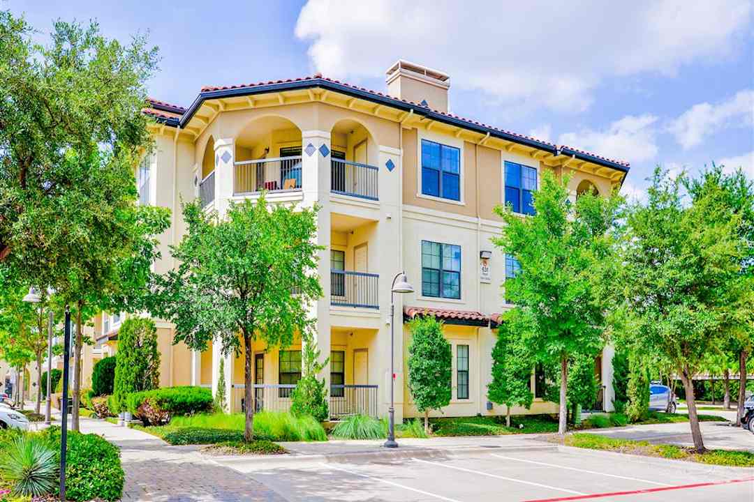 Mission at La Villita - 635 E Royal Ln | Irving, TX Apartments for Rent |  Rent.