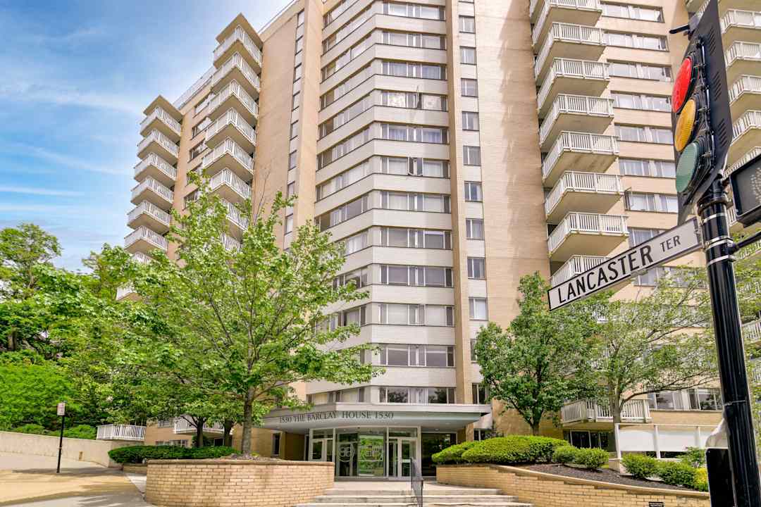 Barclay On Beacon 1530 Beacon St Brookline Ma Apartments For Rent Rent Com