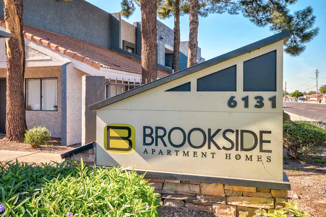 Rise Desert West 6131 W Thomas Rd Phoenix Az Apartments For Rent Rent Com