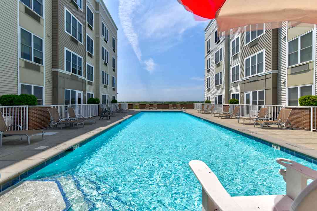 hotels in east rutherford nj with pool