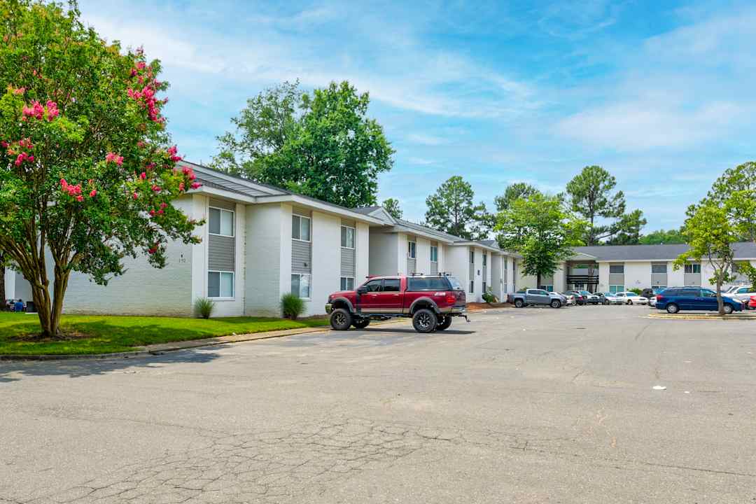 Crossings 501 4230 Garrett Rd Durham Nc Apartments For Rent Rent Com