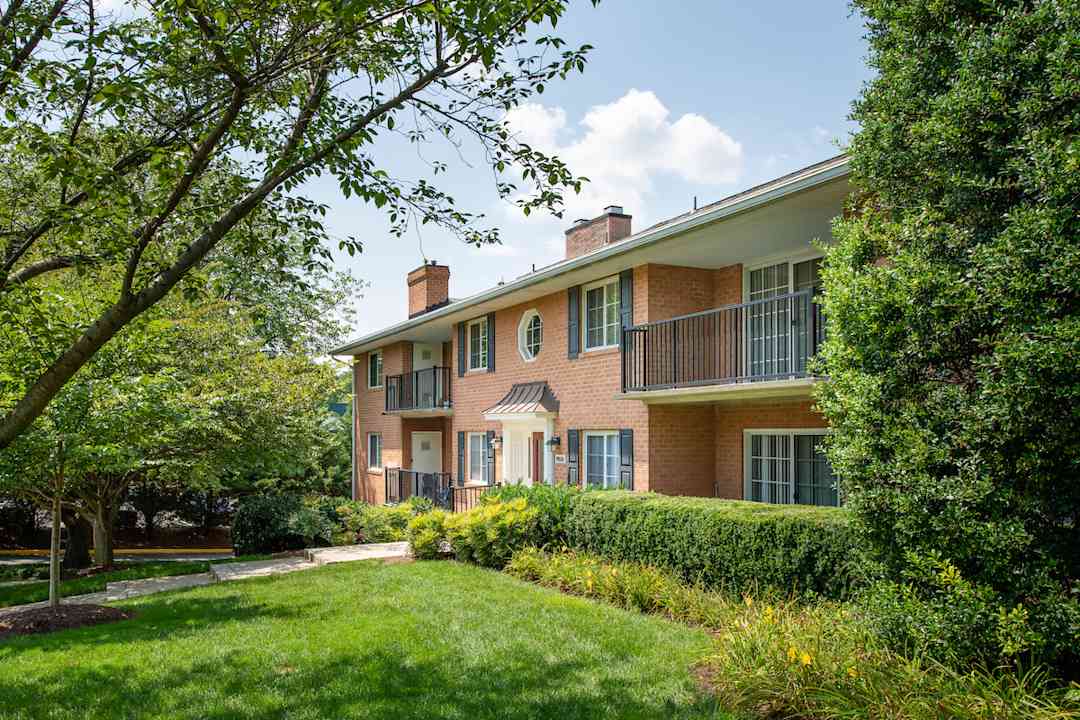 Fairfax Square Apartments - Fairfax Va 22031