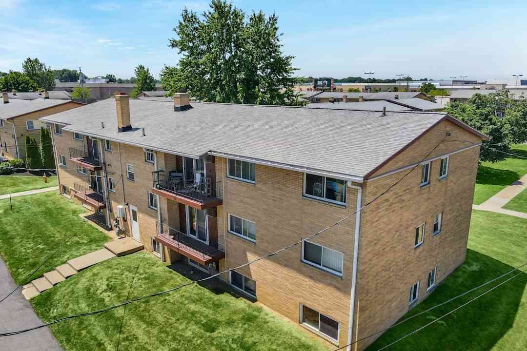 Mentor Mall Village Apts