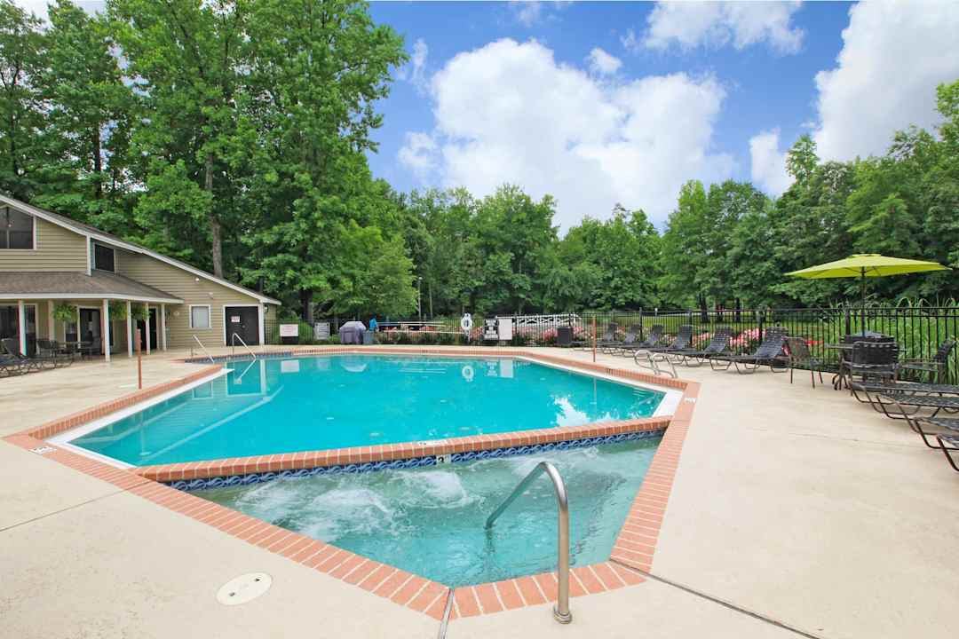 Kensington Place - 3844 Battleground Ave Greensboro Nc Apartments For Rent Rentcom