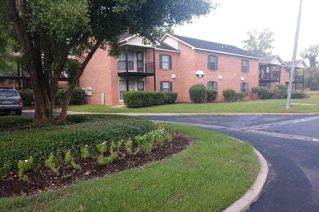 rolling oaks apartments clanton